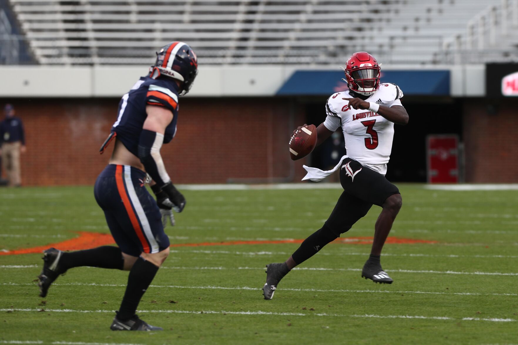 111420-cdp-sports-uvafootball369.JPG